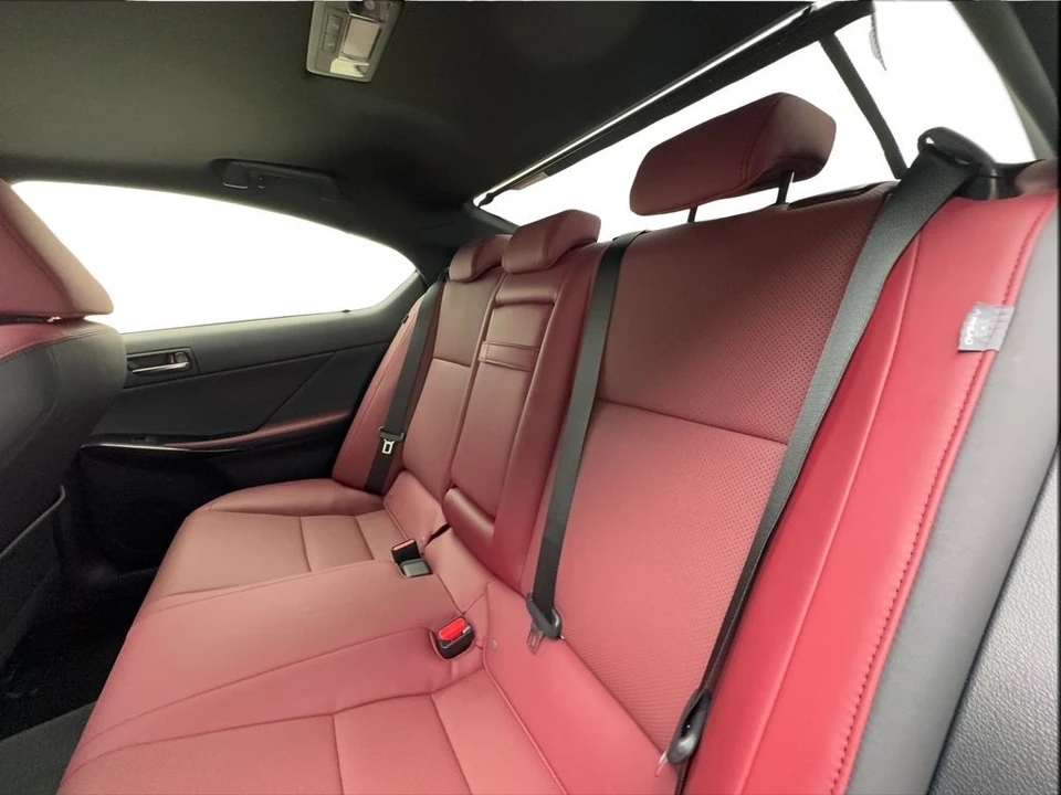 2023 Lexus IS 3rd Gen - Image 26 of 31