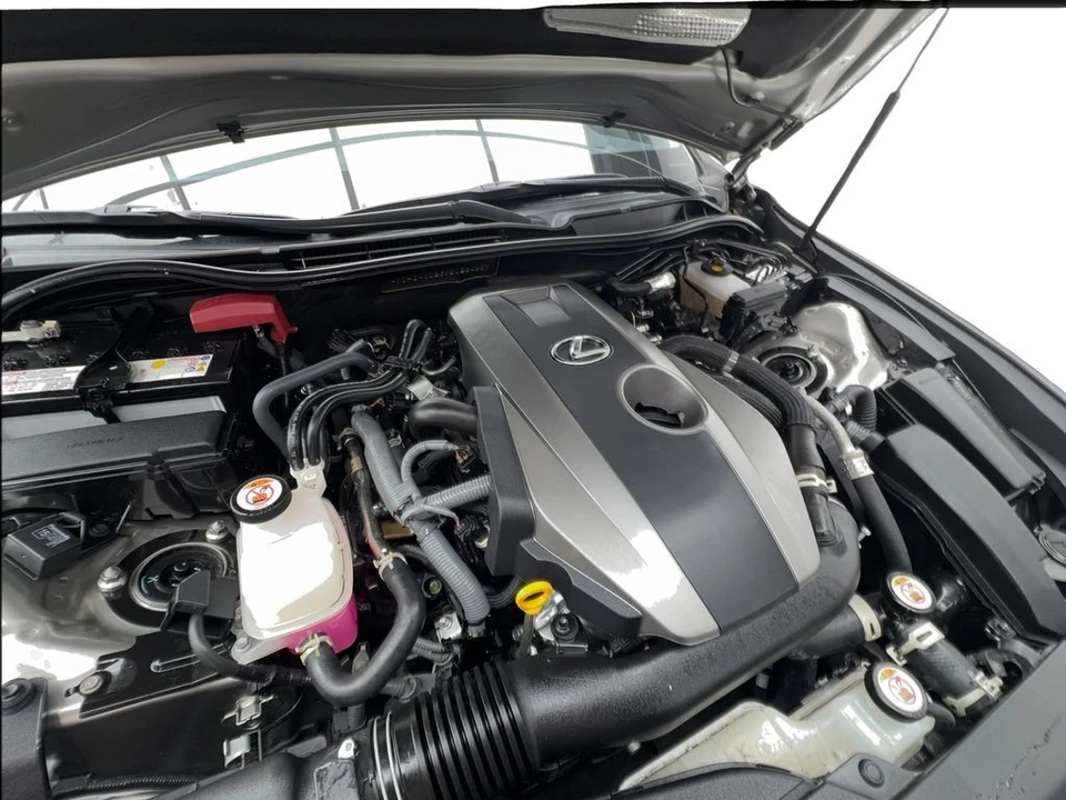2023 Lexus IS 3rd Gen - Image 19 of 31
