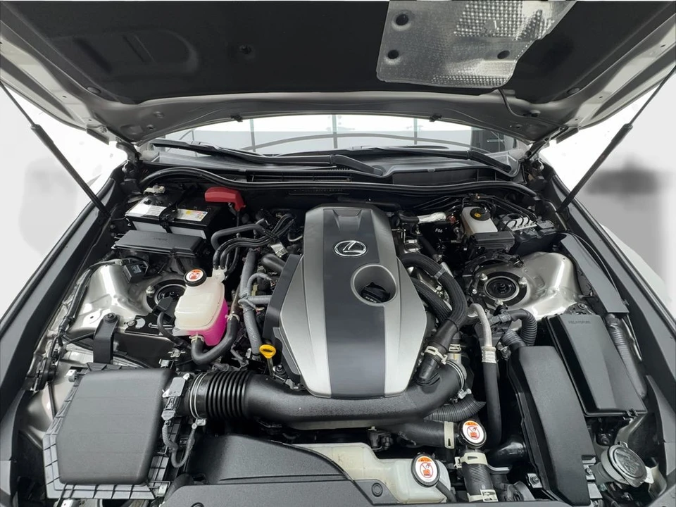 2023 Lexus IS 3rd Gen - Image 18 of 31