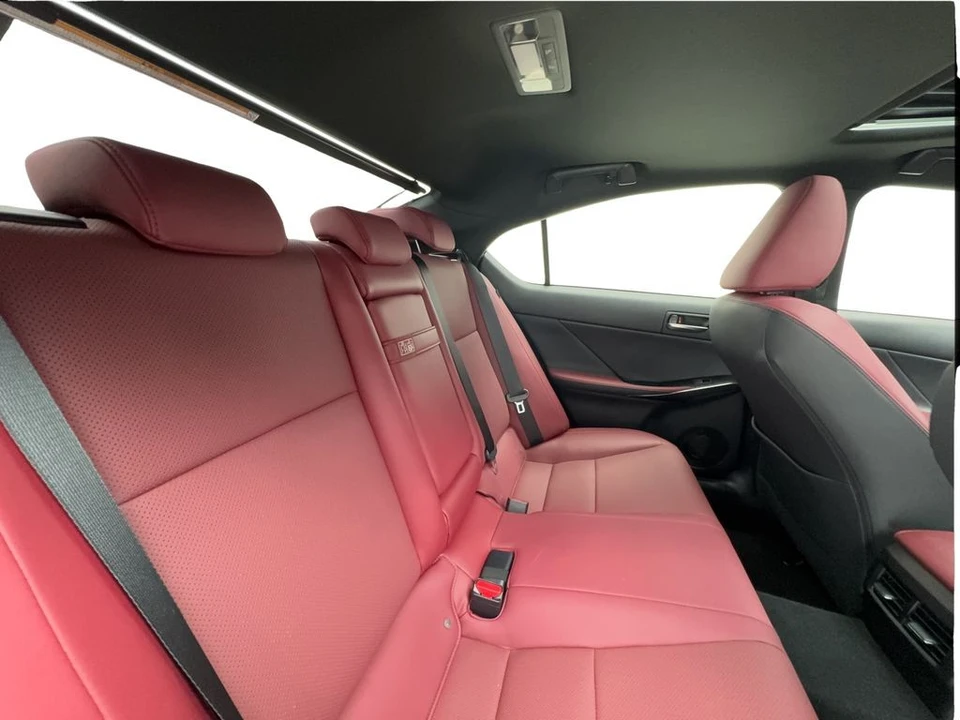 2023 Lexus IS 3rd Gen - Image 28 of 31