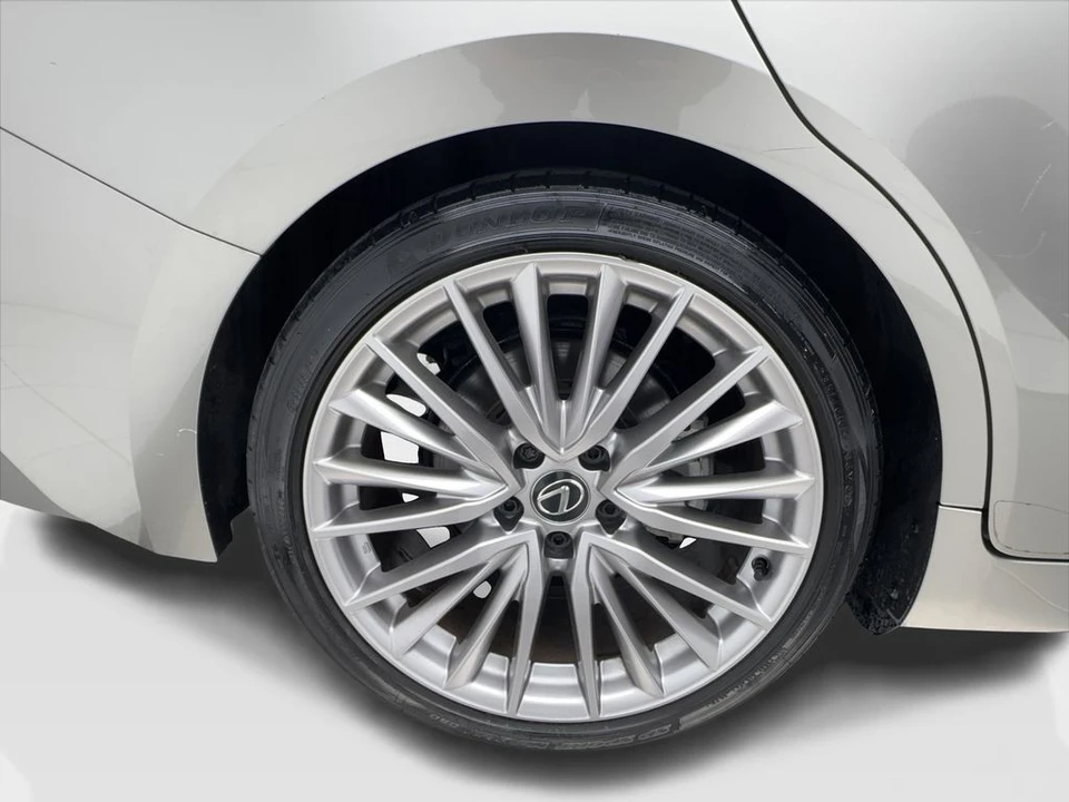 2023 Lexus IS 3rd Gen - Image 16 of 31