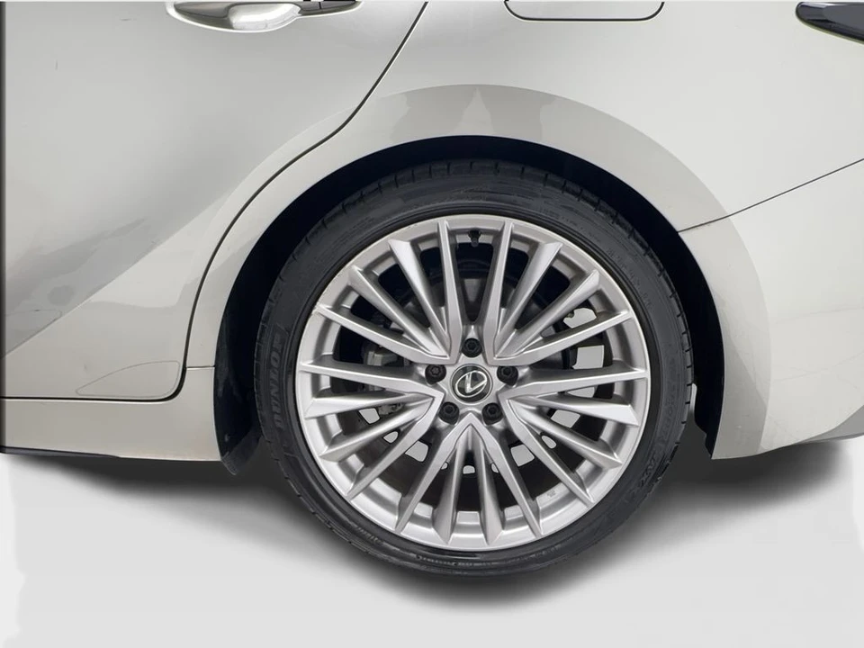 2023 Lexus IS 3rd Gen - Image 12 of 31
