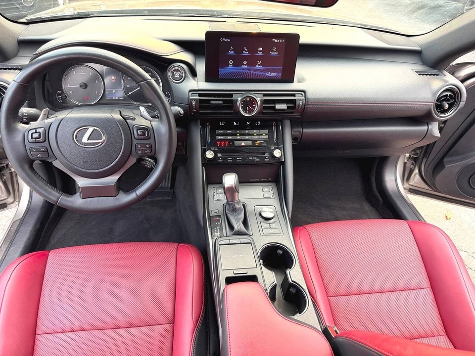 2023 Lexus IS 3rd Gen - Image 26 of 31