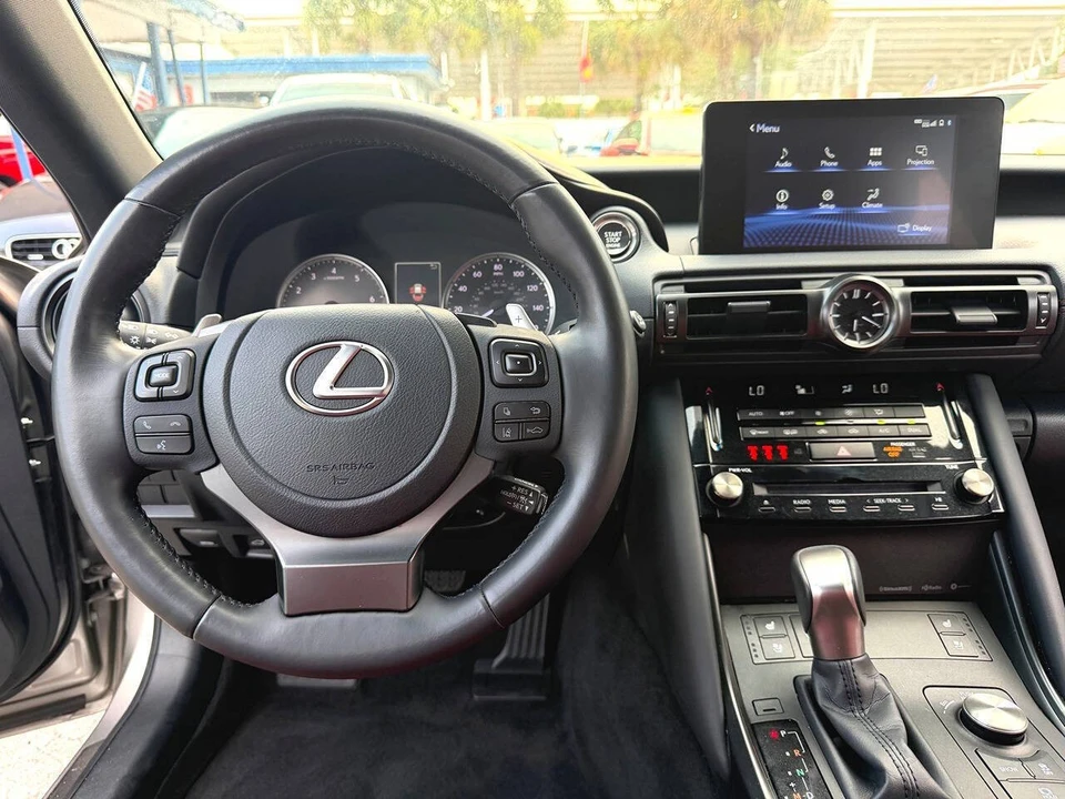 2023 Lexus IS 3rd Gen - Image 24 of 31