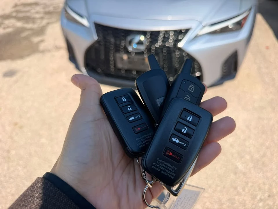 2023 Lexus IS 3rd Gen - Image 17 of 18