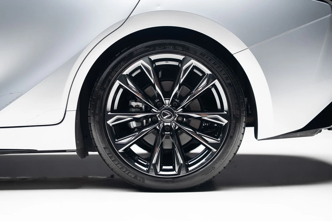 2023 Lexus IS 3rd Gen - Image 21 of 31