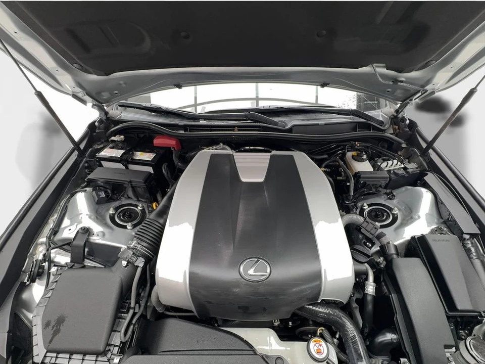 2023 Lexus IS 3rd Gen - Image 17 of 31