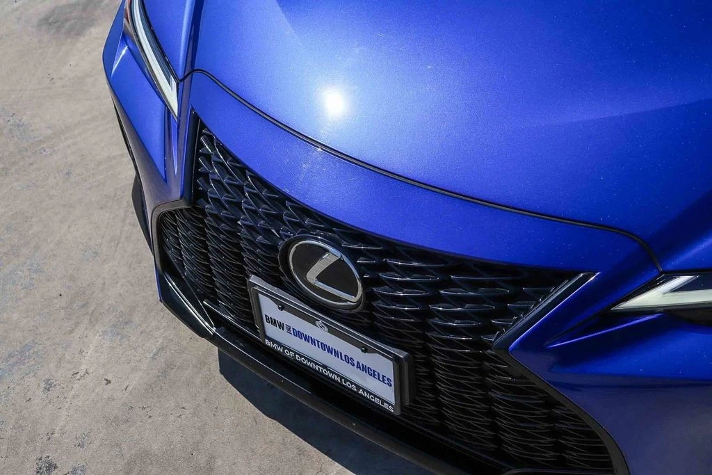 2023 Lexus IS 3rd Gen - Image 10 of 31