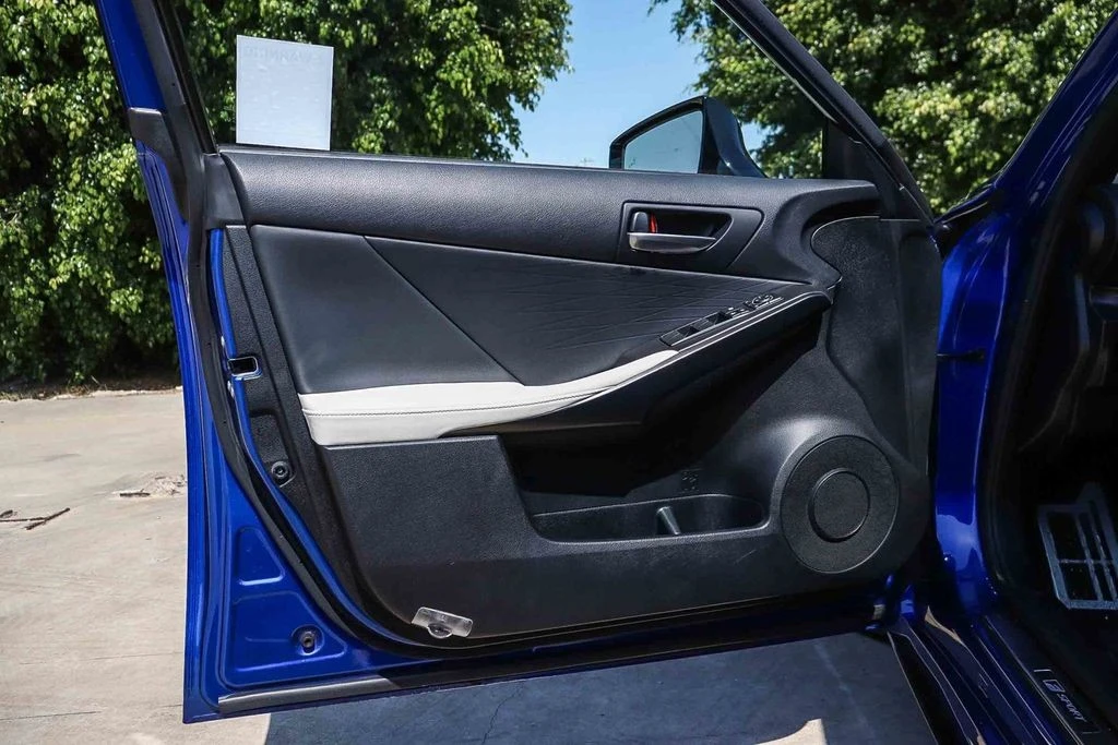2023 Lexus IS - Image 26 of 31