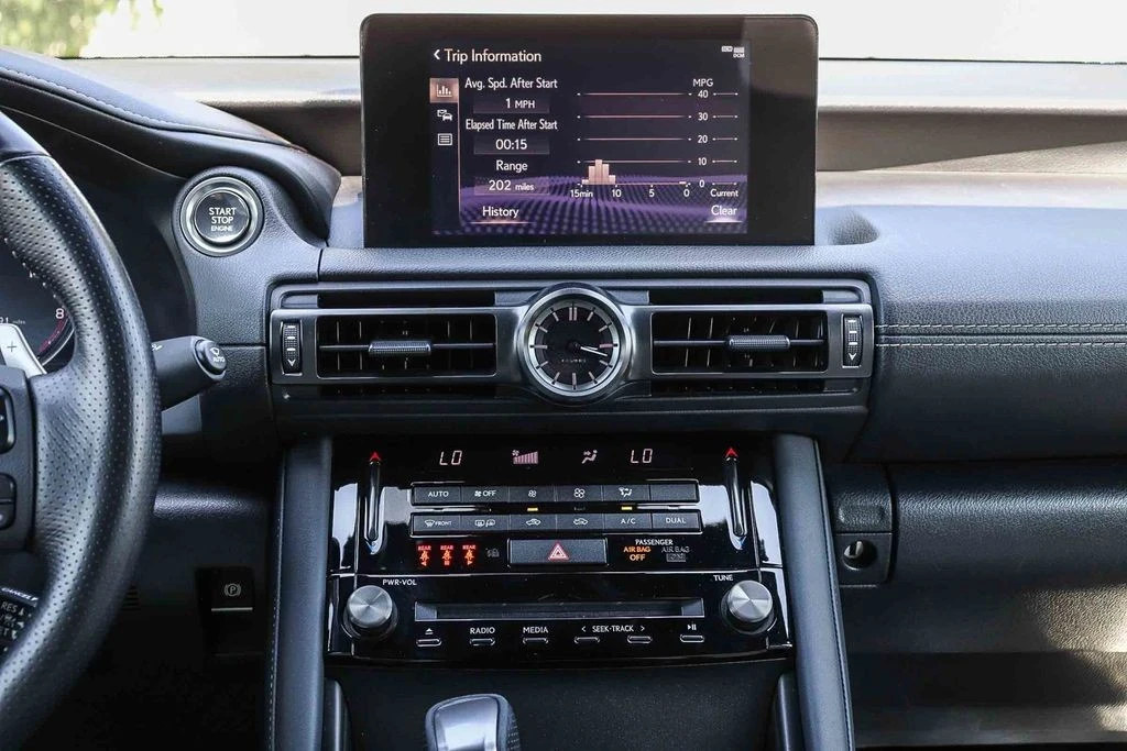 2023 Lexus IS - Image 15 of 31
