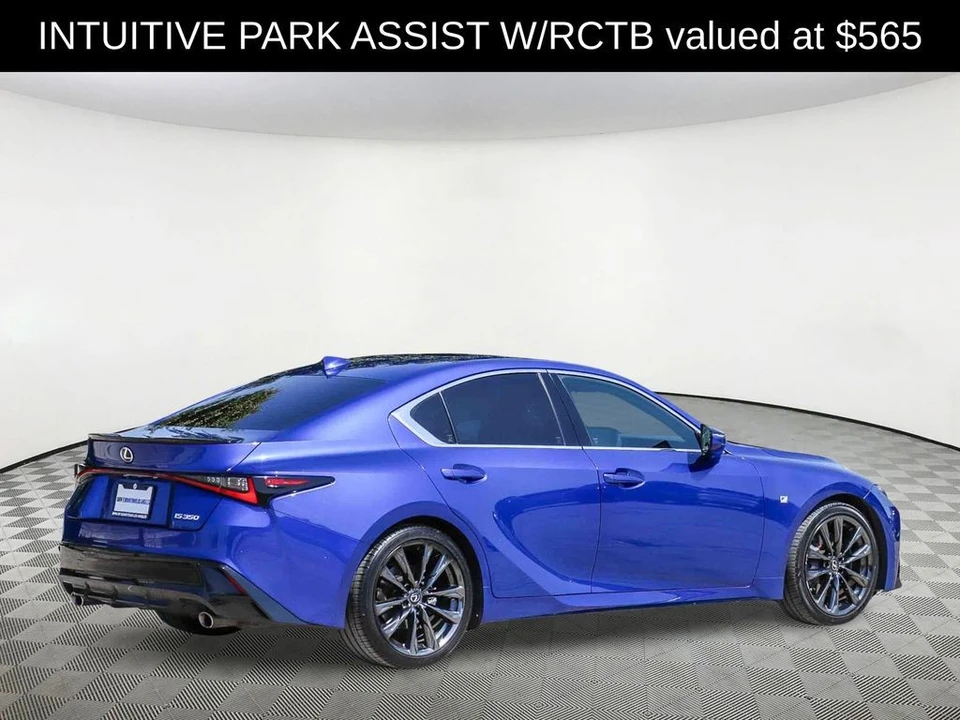 2023 Lexus IS - Image 4 of 31