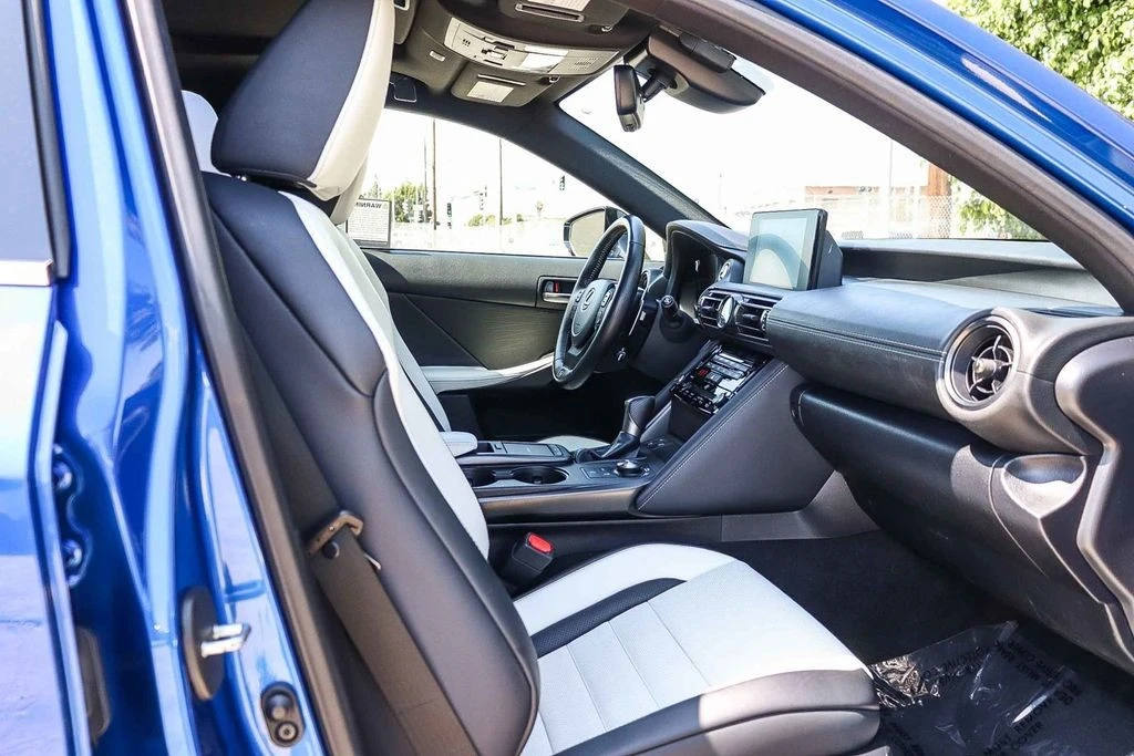 2023 Lexus IS 3rd Gen - Image 19 of 31
