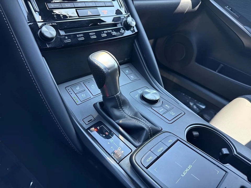 2023 Lexus IS 3rd Gen - Image 16 of 31