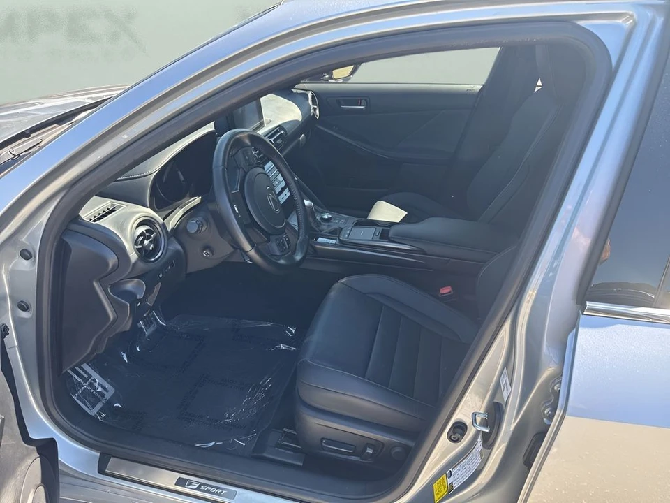2023 Lexus IS 3rd Gen - Image 27 of 31