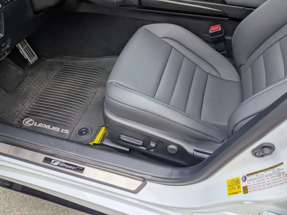 2023 Lexus IS 3rd Gen - Image 13 of 31