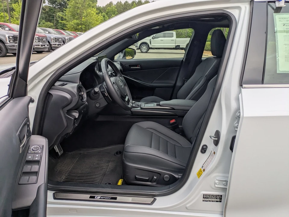 2023 Lexus IS 3rd Gen - Image 12 of 31