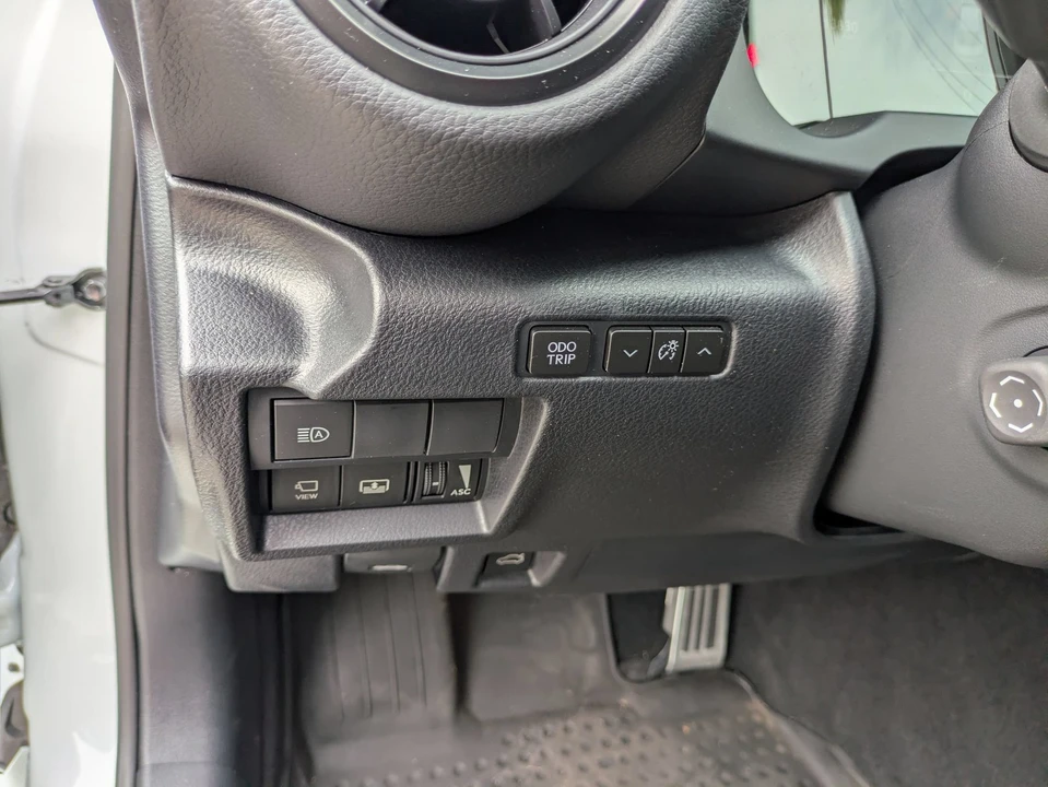 2023 Lexus IS 3rd Gen - Image 17 of 31