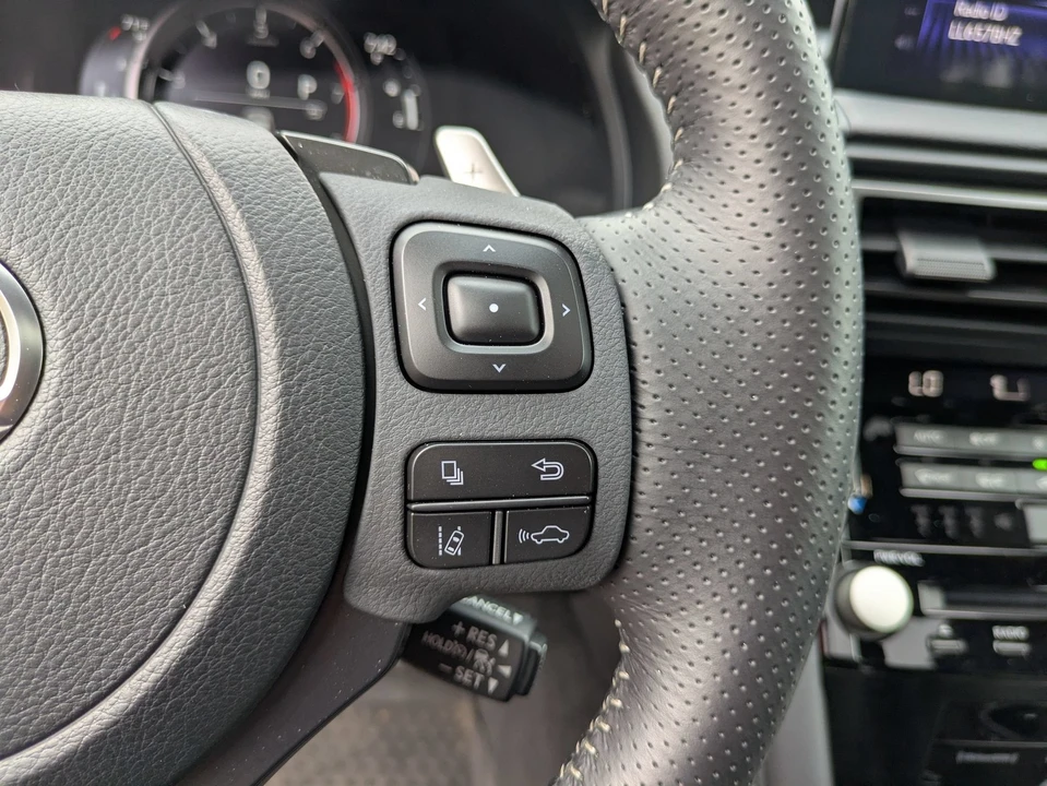 2023 Lexus IS 3rd Gen - Image 19 of 31