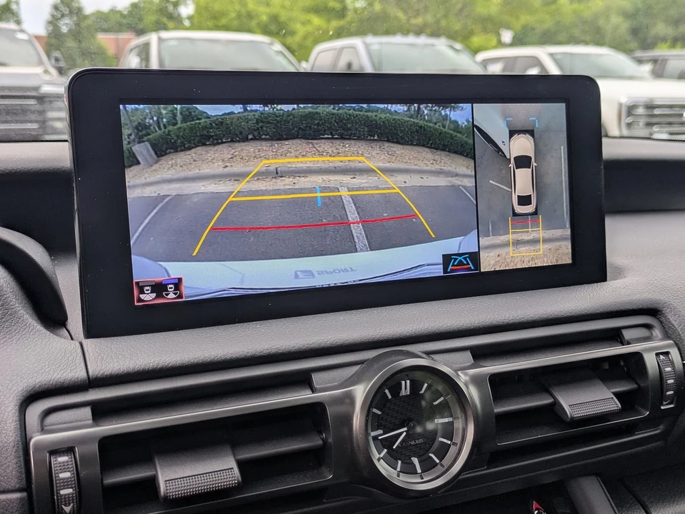 2023 Lexus IS 3rd Gen - Image 25 of 31