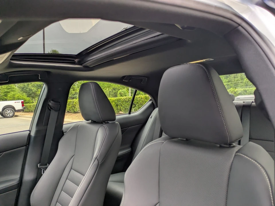 2023 Lexus IS 3rd Gen - Image 29 of 31