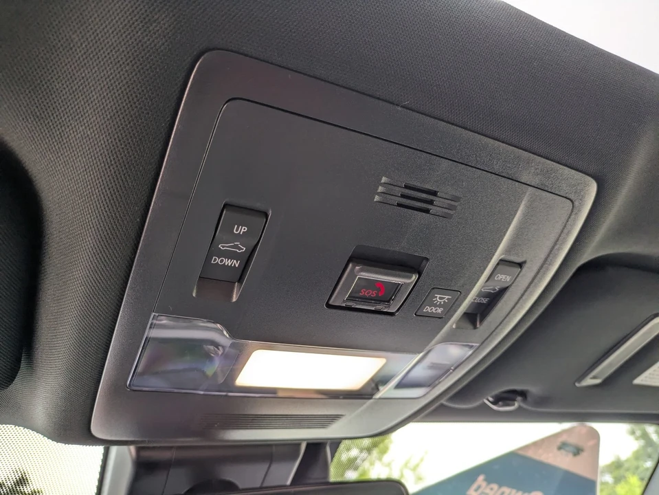 2023 Lexus IS 3rd Gen - Image 27 of 31