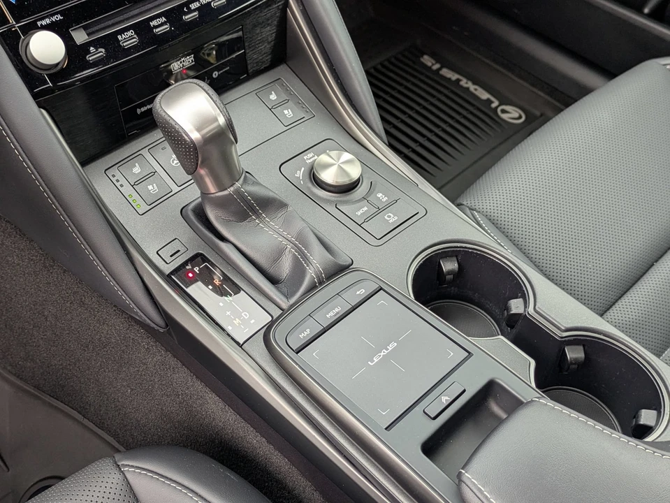 2023 Lexus IS 3rd Gen - Image 26 of 31