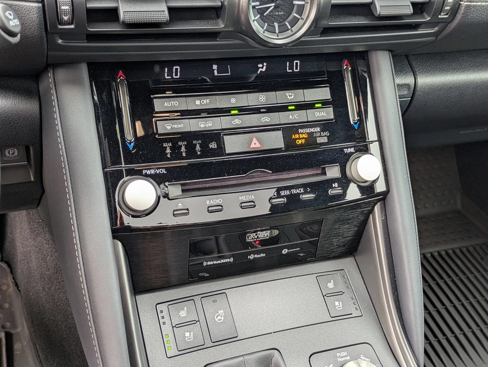 2023 Lexus IS 3rd Gen - Image 25 of 31
