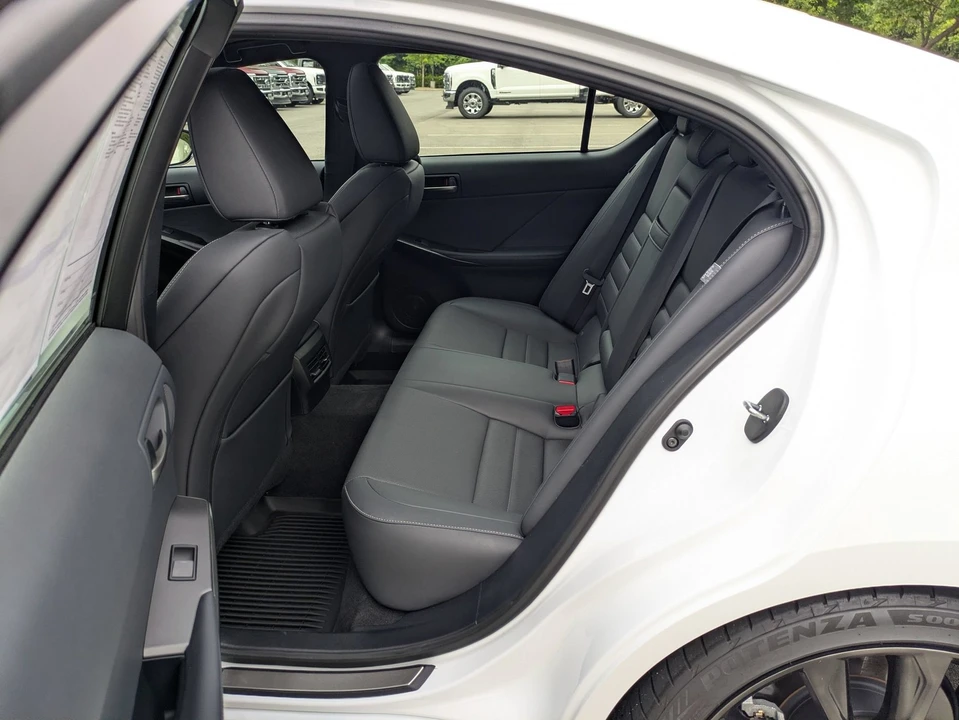 2023 Lexus IS 3rd Gen - Image 29 of 31