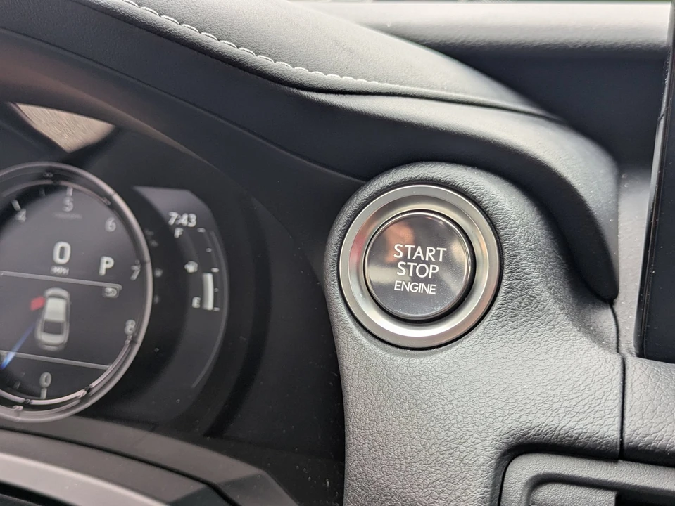 2023 Lexus IS 3rd Gen - Image 24 of 31
