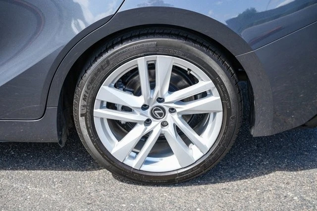 2023 Lexus IS 3rd Gen - Image 10 of 31