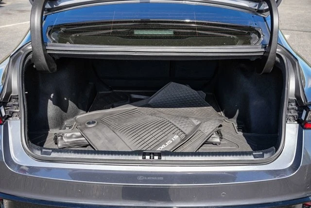 2023 Lexus IS 3rd Gen - Image 25 of 31