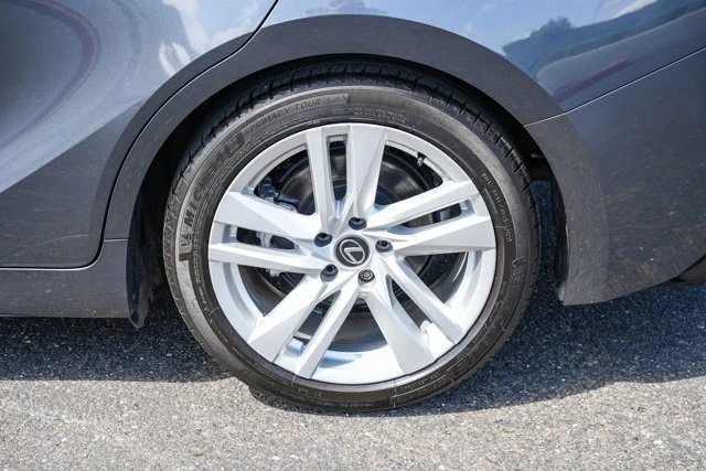 2023 Lexus IS 3rd Gen - Image 10 of 31