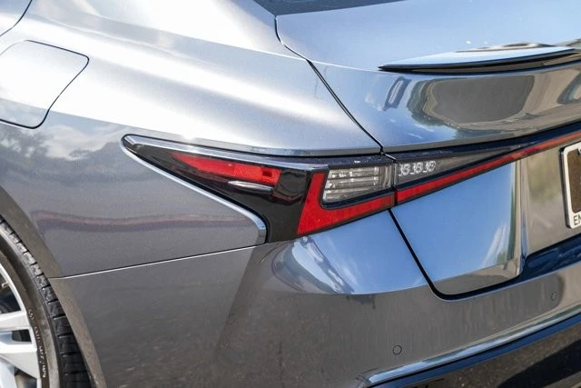 2023 Lexus IS 3rd Gen - Image 11 of 31