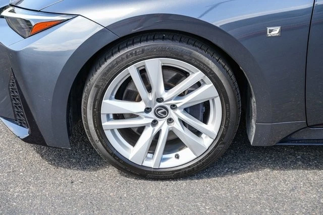 2023 Lexus IS 3rd Gen - Image 9 of 31