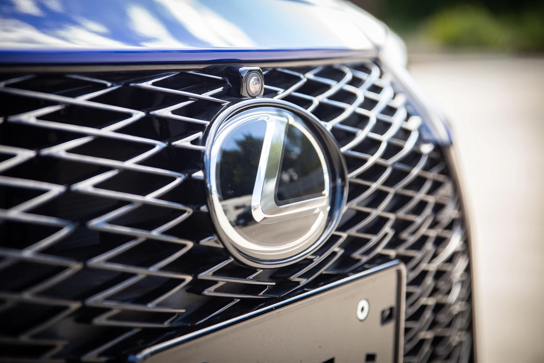 2023 Lexus IS 3rd Gen - Image 21 of 31