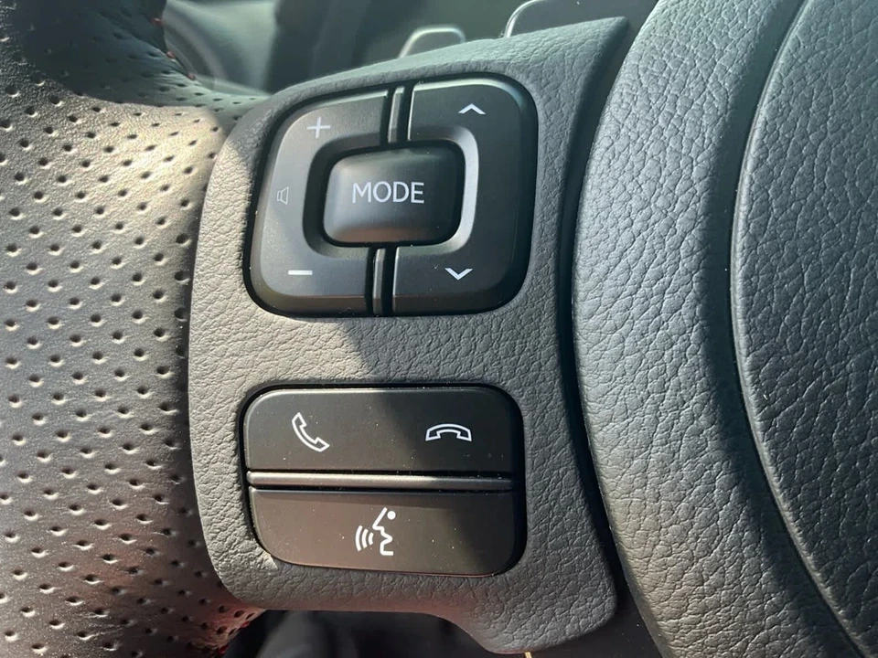 2023 Lexus IS 3rd Gen - Image 19 of 27