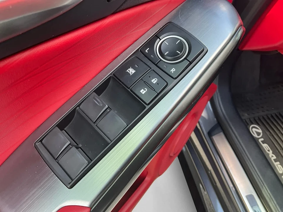 2023 Lexus IS 3rd Gen - Image 16 of 27