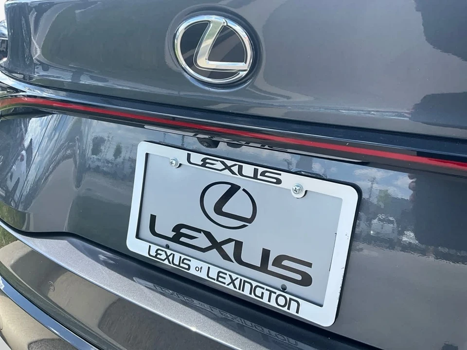 2023 Lexus IS 3rd Gen - Image 25 of 27