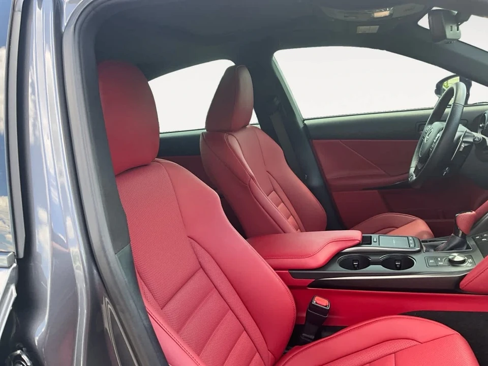 2023 Lexus IS 3rd Gen - Image 15 of 27