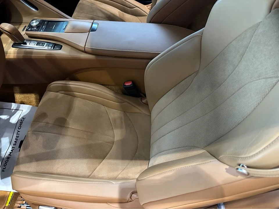 2023 Lexus LC - Image 13 of 17