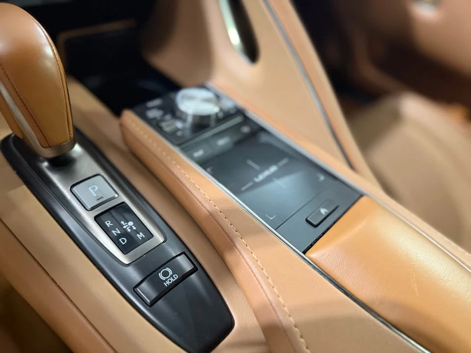 2023 Lexus LC - Image 11 of 19