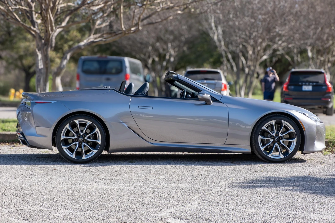 2023 Lexus LC - Image 10 of 31