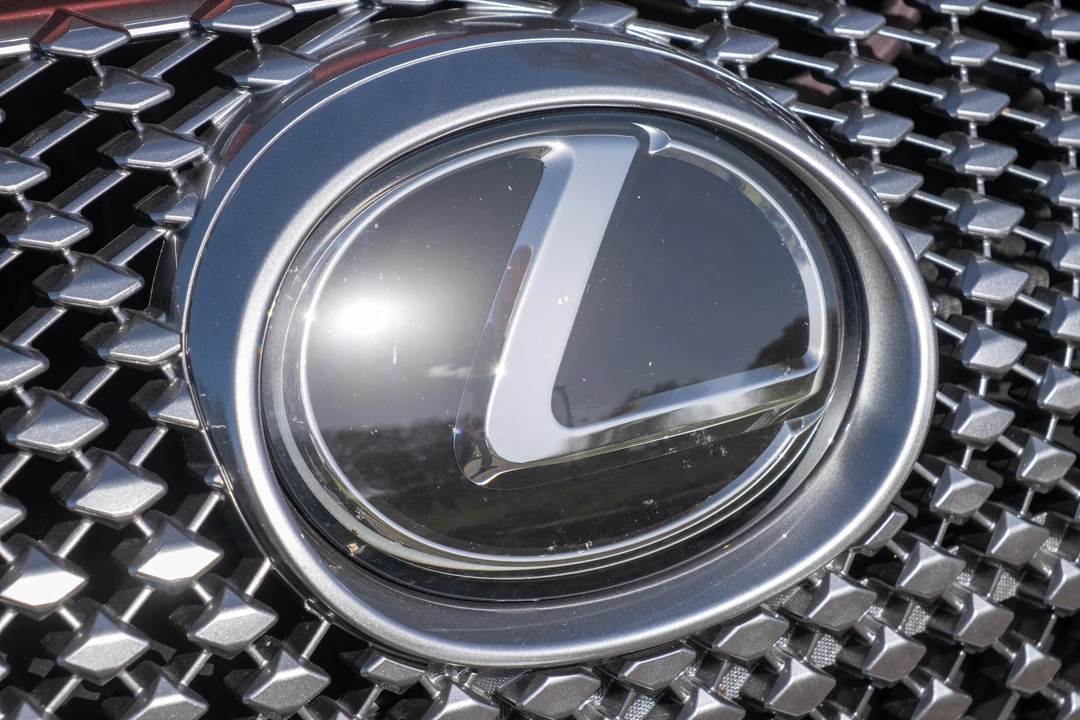 2023 Lexus LC - Image 25 of 31