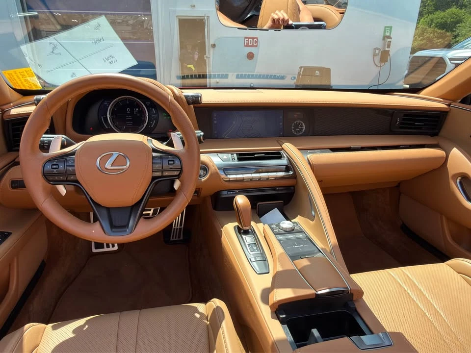 2023 Lexus LC - Image 10 of 11