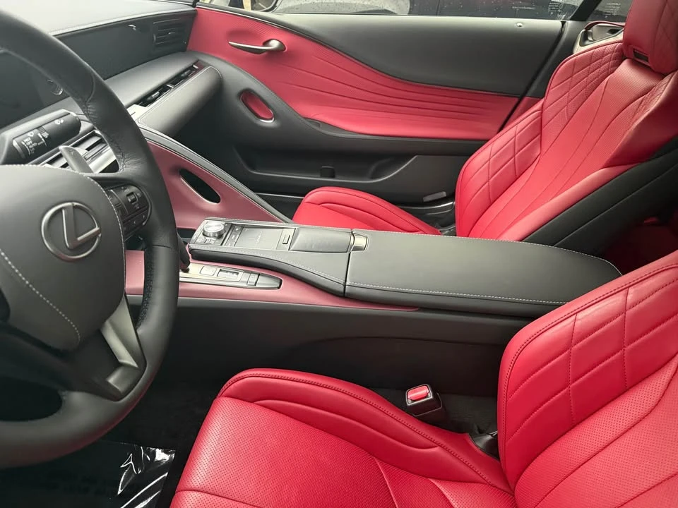 2023 Lexus LC - Image 8 of 10