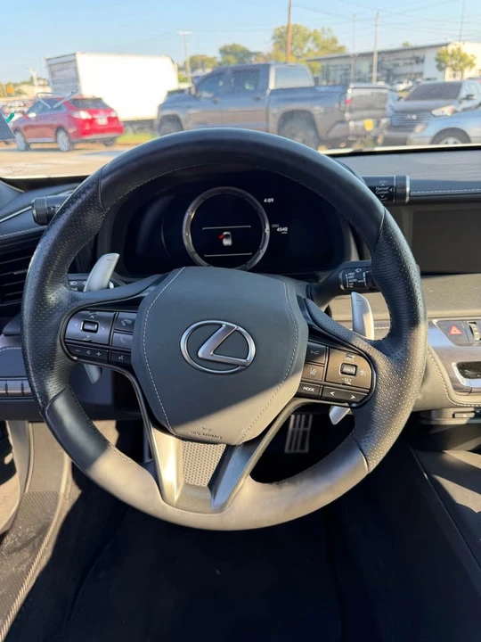 2023 Lexus LC - Image 4 of 4