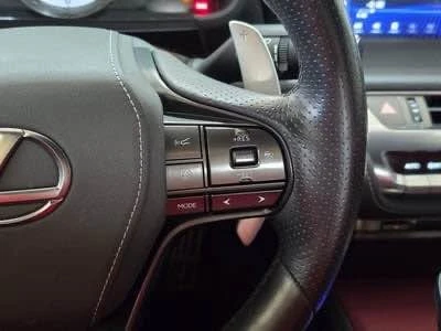 2023 Lexus LC - Image 15 of 20
