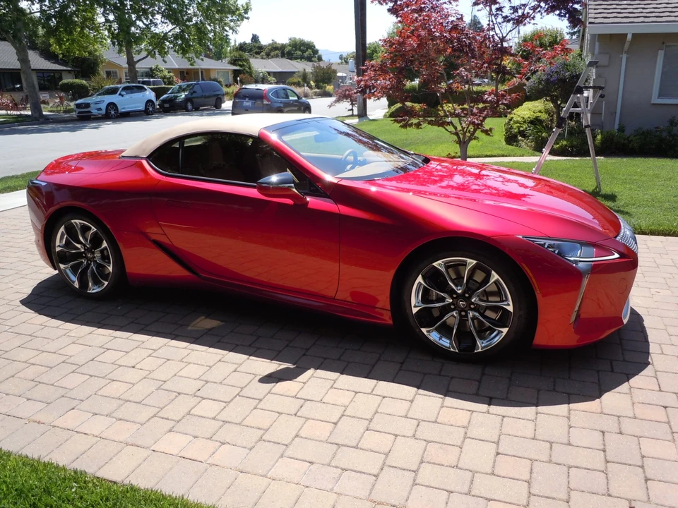 2023 Lexus LC - Image 17 of 31