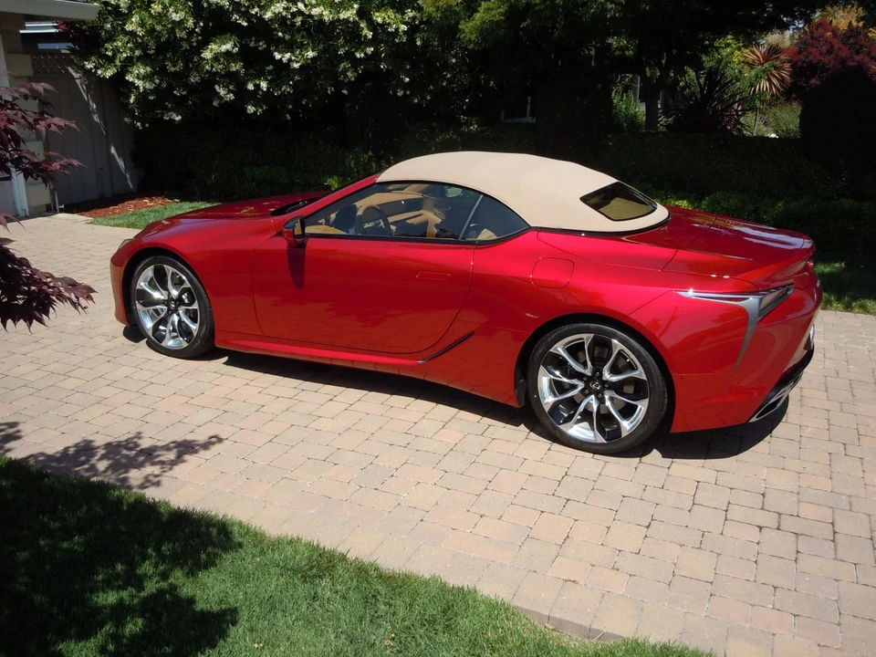 2023 Lexus LC - Image 29 of 31
