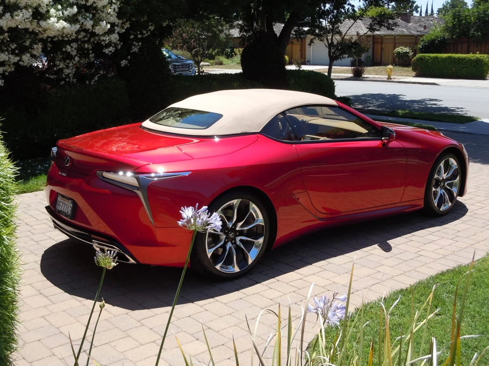 2023 Lexus LC - Image 21 of 31